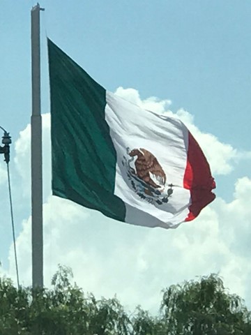 Drapeau du Mexique dans la ville de Queteraro